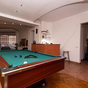 Shared Retro Vintage Luxury Apartment
